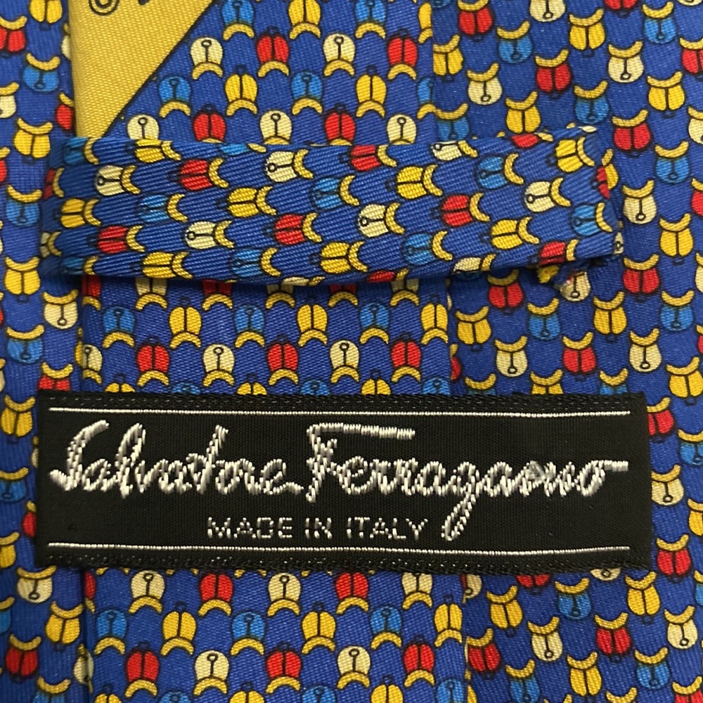 Salvatore Ferragamo Man 100% silk tie it’s very beautiful and colorful - Picture 15 of 16